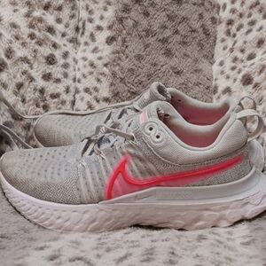 Nike React Infinity Women's Running Shoes - Gray and Pink